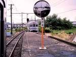 Mizuma-Bahn: An der Mittelstation Nagose kommt Zug 1003+1004 mit weiss-blauem Dekorationsstreifen entgegen. 16.August 2008.