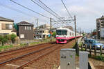 Die Shin Keisei Bahn: Diese etwa 27 km lange Bahn im Osten von Tokyo mit ihren bemerkenswerten rosaroten Zügen (1435 mm Normalspur) schlängelt sich durch merkmalloses Gebiet am Rande
