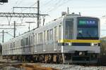 Local Service nach Minami-Kurihashi mit Elektrotriebzug Sierie 20400 der Tôbu Konzern , Am 27.12.2023.
