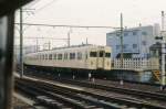 Tôbu Serie 8000, der klassische Tôbu-Lokalverkehrszug: Noch im alten weissen Anstrich steht ein Zug in Tokyo-Kanegafuchi; zuvorderst der 2-Wagenzug 8569.