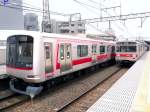 Tôkyû-Konzern (Tokyo S-Bahn), Serie 1000 (rechts im Bild): 113 Wagen, 1988-1992 gebaut; in den letzten Jahren zu 8- und 3-Wagenzügen formiert.