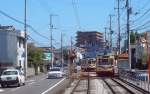 Serie 700 u.800: In Monjudri im Ostabschnitt der Strassenbahn wartet Wagen 804; dahinter wechselt ein anderer Wagen gerade die Fahrtrichtung.