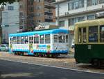 Die Strassenbahn von Nagasaki - Das Rollmaterial (Serie 361-367 und 371-377): Wagen 362 in der Innenstadt.