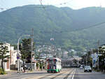 Die Strassenbahn von Hakodate (Japan, Süd-Hokkaidô): Der alte Wagen 723 von 1961 in Aoyagi-chô, 6.Juli 2010 