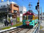 Serie 600 - der Anpanman-Wagen 603 beim Verlassen der Endstation Gomen-machi, 20.September 2009.