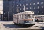 Die Strassenbahn von Kyoto. Wagen 2617 vor dem Bahnhof, 15.Feb.1977. Der Wagen gehrt zur Serie 2601-2618, die ab 1963 aus dem Umbau lterer Wagen von 1937 entstanden. 