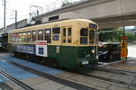 Straßenbahn Linie 1 in Nagasaki/Kyushu/Japan, fotografiert am 21.09.2013 an der Station Matsuyamamachi . Diese Linie fährt in Nord-Süd-Richtung und hält auch im Stadtteil Urakami, auf den 1945 eine Atombombe fiel.