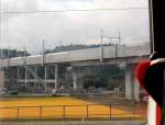 Der Hokkaidô-Shinkansen (Eröffnung März 2016): Die Bauarbeiten am neuen Shinkansen bei Tsugaru Imabetsu am 3.Oktober 2014; vom Intercity-Zug auf der alten Linie aus gesehen. 