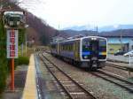 Hybrid-Triebwagen KIHA E200 in seinem Element auf der höchsten Bahnlinie Japans, der 79 km langen Koumi-Linie im zentralen Alpengebiet.