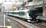 JR Limited Express  Kusatsu Shima  von Naganoharakusatsuguchi nach Ueno mit der serie E257 Untergruppe 5500 kommt am Bahnhof Takasaki an.