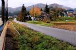 Auf der Fahrt in die Tadami-Berge bedient der Zug die lokalen Bauerndörfer.