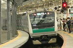 Shōnan-Shinjuku Linie - Yokosuka Linie - Sōtetsu Linie, Nahverkehrszug Nr.131M von Shinjuku Bf nach Ebina Bf mit der Baureihe E233-7000(Einheit-Nr.138), im 18.06.2022, JR Musashi-Kosugi Bf.