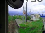 Rumoi-Linie, Hokkaidô-Westküste, Station Reuke: Blick aus dem Triebwagen KIHA 54 527 auf der Küstenstrecke zwischen Rumoi und Mashike.