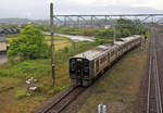 JR Kyûshû Serie 813: Zug 813-116 auf der Fahrt durchs Hinterland von Nord-Kyûshû.