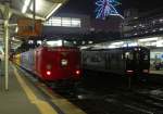 Serie 481 / 485: Am Abend steht ein Dreiwagen-Intercityzug als  Home-Liner  im Zentralbahnhof Kagoshima, um müde Pendler bequem nach Hause zu fahren.