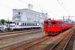 Serie 713: Zwei Wechselstromzüge (Zug 713-1 und 713-2) in Minami Miyazaki.