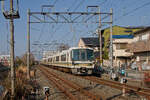 Japanreise 2026: JR West Triebwagen 49 der Baureihe 221 auf dem Weg von Kyoto in Richtung Nara.
