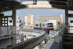 Die Monorail von Naha, Hauptstadt von Okinawa: Zug 1111 bei der Einfahrt in Shuri.