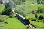 UEx 13425 von Imeno nach Celje am 1.8.2015, aufgenommen kurz nach dem Bahnhof Šmarje pri Jelšah. Die rund 140 Tonnen des Zuges waren für 06-018 nicht wirklich eine Herausforderung.

Infos zum Zug: http://www.slo-zeleznice.si/en/passengers/slovenia/on-an-excursion/Po_De%C5%BEeli_celjski