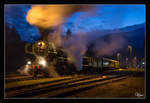 Zur blauen Stunde, fährt die SZ Dampflok 33-037 mit dem Weihnachtszug 16135 von Dravograd nach Maribor.