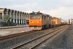 BB 1060 abfahrbereit mit dem Sonntagszug nach Phnom Penh am 19.März 2017 in der Sihanoukville Station.