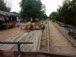 Östlich von Battambang werden auf einem Streckenabschnitt Fahrten auf Bamboo Trains für Touristen angeboten. Hier der Ausgangspunkt der 'Touristenstrecke'.