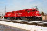 Chicago 08/03/13 : Sonne, schnee und rote Loks: Canadian Pacific GP20C #2210, eine  rebuilt -Maschine, in Franklin Park zusammen mit CP 4447 (GP38-2)