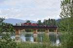 Vom Anfang der Big Eddy Bridge konnte ich 8894 und 8210 mit einem Kohlezug von Golden kommend gen Kamloops in Revelstoke aufnehmen.