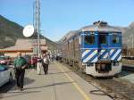 Der  Cariboo Prospector  macht Halt in der Station Lillooet, einer der zahlreichen  Pinkelhalte  auf der Reise durch das Frazer River Valley.