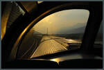 Blick aus dem Aussichtswagen (Domecar) des  Canadian  auf den Zug und die Rocky Mountains am Moose Lake.