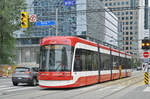 Flexity Tramzug der TTC 4427, auf der Linie 510 unterwegs in Toronto. Die Aufnahme stammt vom 23.07.2017.