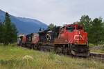Zu dritt fahren die Loks 8931, 5762 und 3237 gemeinsam mit dem Güterzug aus Jasper nun weiter Richtung Edmonton.