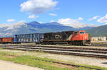 Ein 'durchsichtiger' G�terwagen hinter der CN-Lok 5714 in Jasper, 4.8.2012