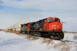 Eine Dash 9-44 CWL (CN 2618) in Doppeltraktion mit einer SD60F (CN 5547)zieht kraftvoll einen schweren Gterzug mit 108 Wagons an. Brechin ON, 25.01.2009