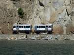 Der Seton Shuttle der CN schlngelt sich am 01.09.2013 auf dem Weg von Seton Portage nach Lillooet am wunderschnen Seton Lake entlang.