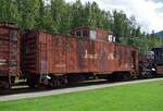 Die Caboose 400 573 der Canadian Pacific hat ihre besten Zeiten schon hinter sich. Interessant ist hierbei der sich hinter dem Drehgestell befindliche Schneepflug.

Revelstoke 27.08.2022