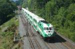 GO-Transit MP40-3c 618 mit Reginalzug nach Hamilton am 1.8.2008 in Bayview Junction, bei Hamilton,ON. Auf dem hinteren Stck fhrt ein Gterzug von Hamilton in Richtung Toronto.