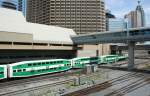 GO- Zugkomposition beim Einfahren in den Torontoer Hbf am 3.8.2009 mit F59PH 544 an der Spitze.