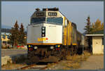 GMD F40PH-2 6445 der Via Rail steht am 18.10.2022 im Bahnhof Jasper.