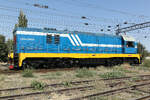Diesel Rangierlok CKD 6E 2086 mit einer Stopfmaschine im Bahnhof von Taraz in Kasachstan. Dort haben die Leute noch niemals jemand gesehen der Trainsoptting als Hobby hat. Die Menschen waren überaus interessiert was ich da mache und sehr freundlich zu mir. Am letzten Tag gäbe es dann noch ein Gespräch mit der Polizei und dem Chef des Bahnhofs was aber auch gut ausging. Ich möchte hiermit allen Menschen von Taraz herzlich danken, welche am Ende verständnisvoll unser Hobby akzeptieren.