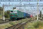 WL 80 21376 mit rotem Stern im Bahnhof von Taraz in Kasachstan.