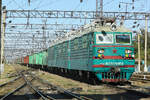WL 80 1956 mit rotem Stern im Bahnhof von Taraz in Kasachstan.
