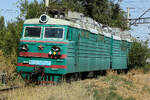 WL 80 227 in grün mit rotem Stern im Bahnhof von Taraz in Kasachstan. Dort haben die Leute noch niemals jemand gesehen der Trainsoptting als Hobby hat. Die Menschen waren überaus interessiert was ich da mache und sehr freundlich zu mir. Am letzten Tag gäbe es dann noch ein Gespräch mit der Polizei und dem Chef des Bahnhofs was aber auch gut ausging. Ich möchte hiermit allen Menschen von Taraz herzlich danken, welche am Ende verständnisvoll unser Hobby akzeptieren.