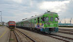 Kroatische und slowenische Triebzüge im Bahnhof Pula/Kroatien; 19.08.2017