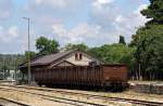 Impressionen aus Pula: Mit Schrott beladene offene Gterwagen warten auf neue Aufgaben.