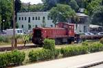 Impressionen aus Pula: Und es kommt doch mal ein Zug! 2132 055 brachte einige Flachwagen vom Hafen zum Bahnhof.