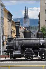 Denkmal am Bahnhof Zagreb mit Blick zur Kathedrale.