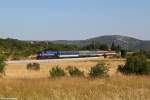 2044 027 mit Nachtzug D 15800 am 16.07.2014 bei Labin.