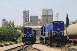 Lokwechsel mit 2044 027 und 2044 028 auf Bahnhof Solin am 19-5-2015.
