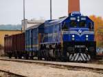 2062 001 in der neuen Farbgebung der HZ mit einem Verschubgterzug im Bahnhof Zabok / 27.09.2013.